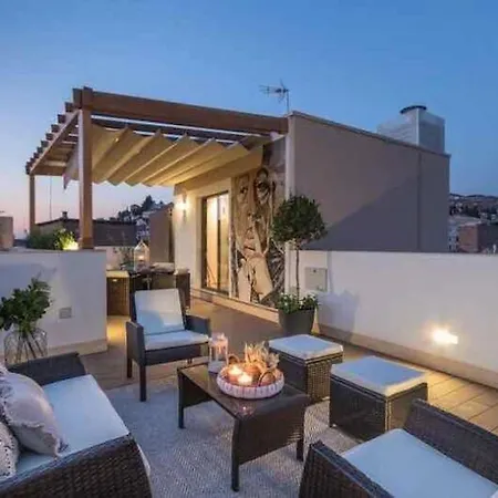 Chezmoihomes Luxury Plaza Nueva Penthouse Apartment