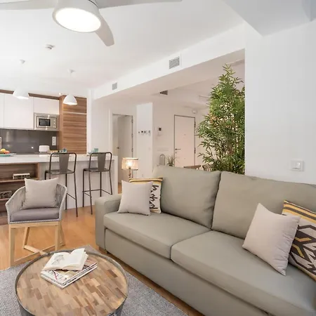 Chezmoihomes Luxury Plaza Nueva Penthouse Apartment