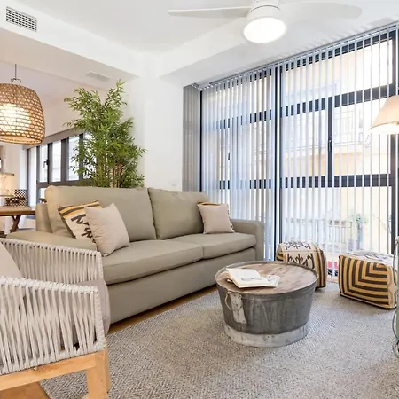 Chezmoihomes Luxury Plaza Nueva Penthouse Apartment