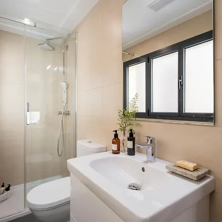 Chezmoihomes Luxury Plaza Nueva Penthouse *