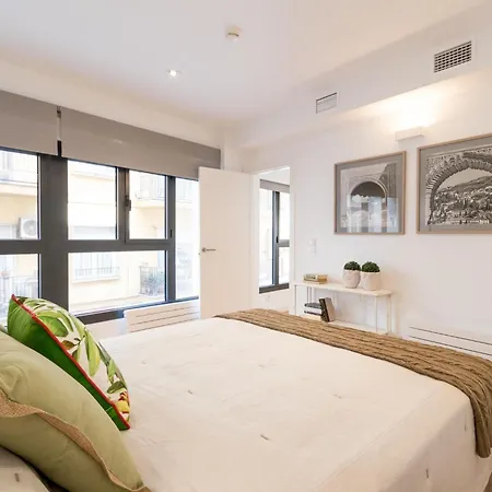 Chezmoihomes Luxury Plaza Nueva Penthouse Apartment