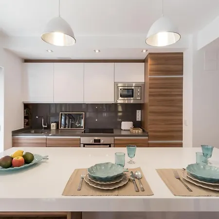 Chezmoihomes Luxury Plaza Nueva Penthouse